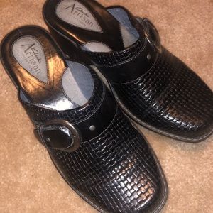 Clarks Artisan size 7 1/2. Gorgeous clogs!